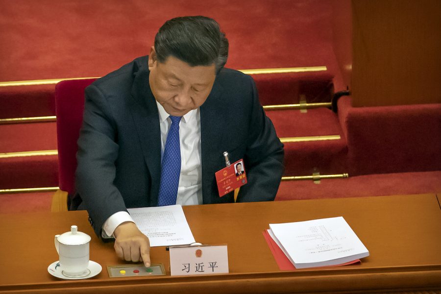 Kinas president Xi Jinping ska under måndagen träffa EU:s högsta ledning i ett toppmöte via webben.