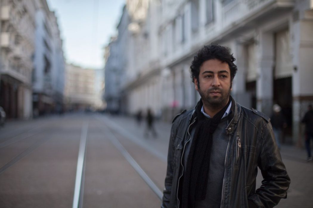 Omar Radi, marockansk journalist och aktivist, som enligt Amnesty International fått sin mobiltelefon hackad med hjälp av ett spionprogram utvecklat av ett israeliskt säkerhetsföretag.