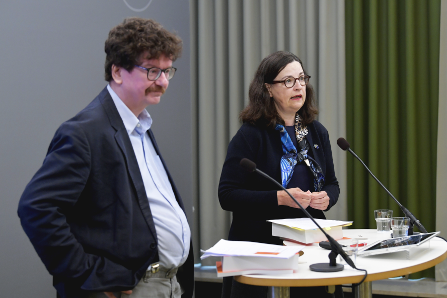 Regeringens särskilda utredare Lars Stjernkvist och utbildningsminister Anna Ekström (S) presenterar utredningen om planering och dimensionering av gymnasial utbildning.