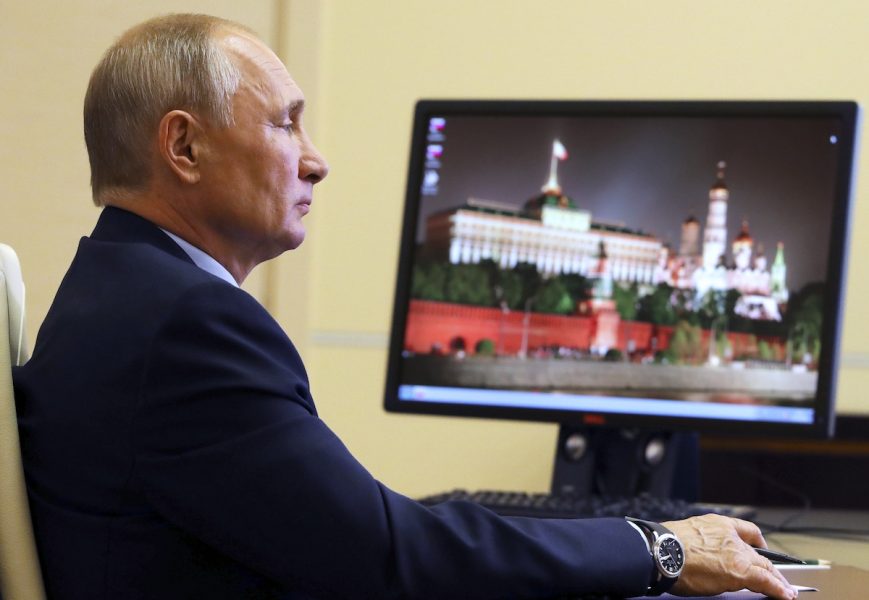 Den 25 juni började ryssarna nätrösta om  förslag till grundlagsändringar som bland annat banar väg för Vladimir Putin att sitta kvar som president till 2036.