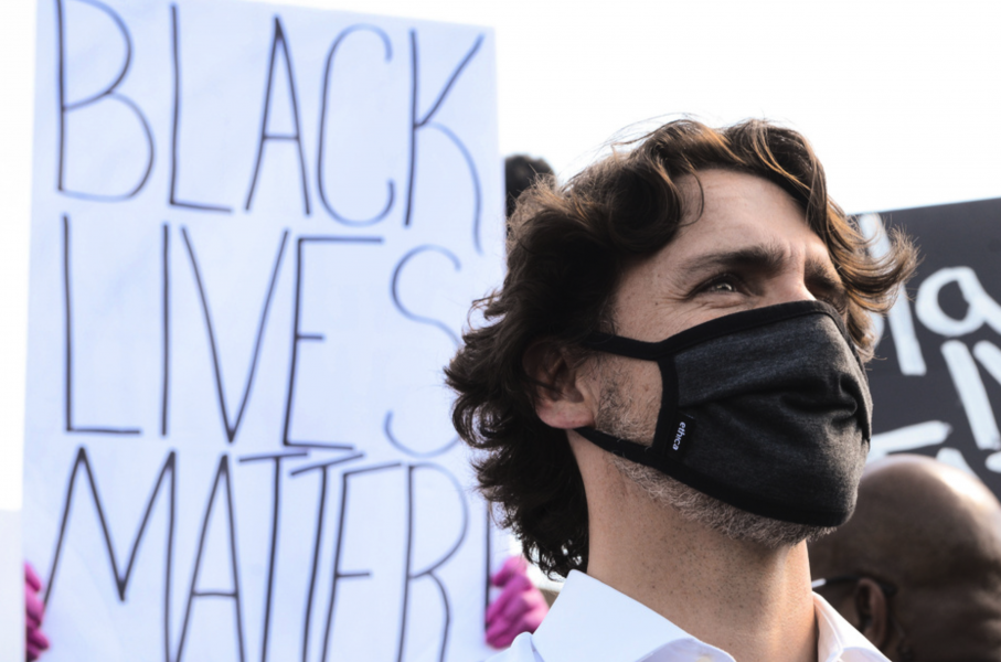 Kanadas premiärminister Justin Trudeau medverkade vid en Black lives matter-protest i huvudstaden Ottawa i fredags.