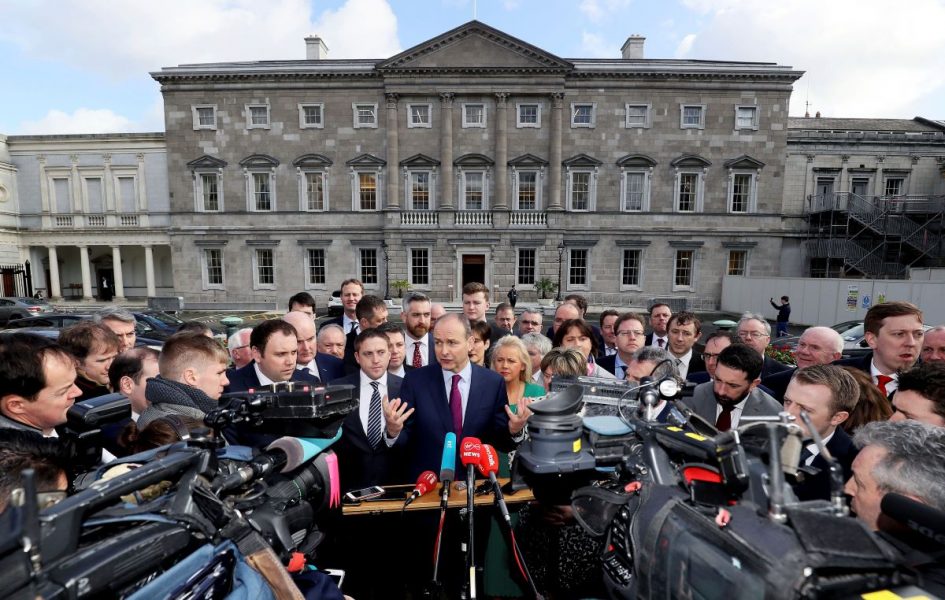 Fianna Fáils ledare Micheál Martin vid en presskonferens i slutet av februari.