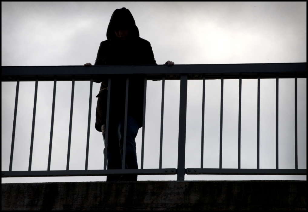 Självmorden ökar bland unga och kvinnor i åldern 25–44 år, visar den senaste statistiken.
