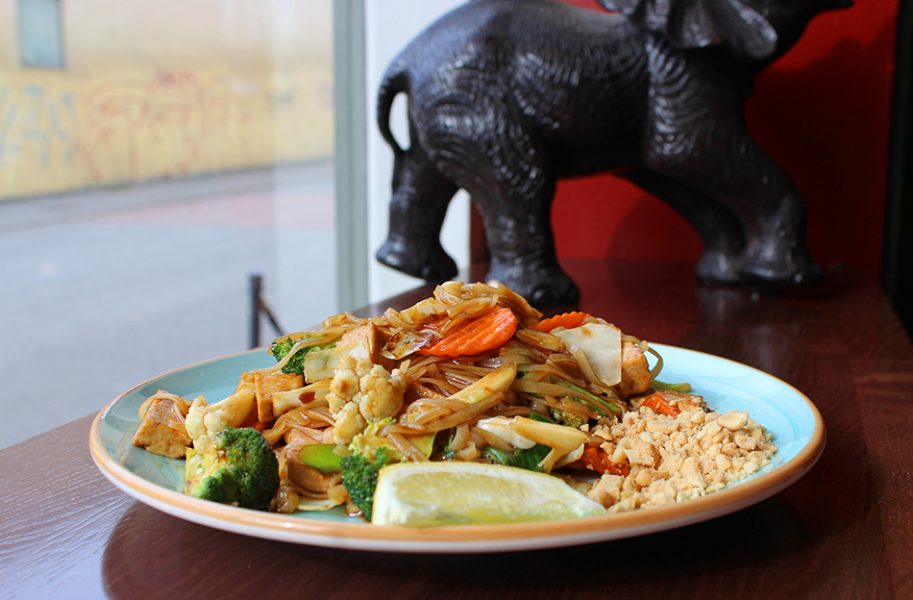 Pad thai är en riktig klassiker, vanligtvis serverad med kyckling eller räkor.