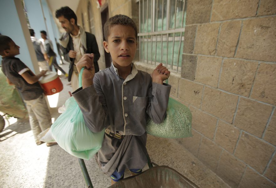 Brist på mat och medicin har länge drabbat barn i det krigsdrabbade Jemen hårt.