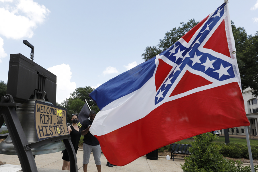Mississippis flagga vajar utanför delstatens Capitolium i Jackson.
