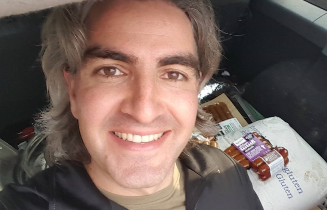 "Jag håller inte med om att jag skrivit några rasistiska kommentarer", säger Nikolaos Pizanias till Syre.