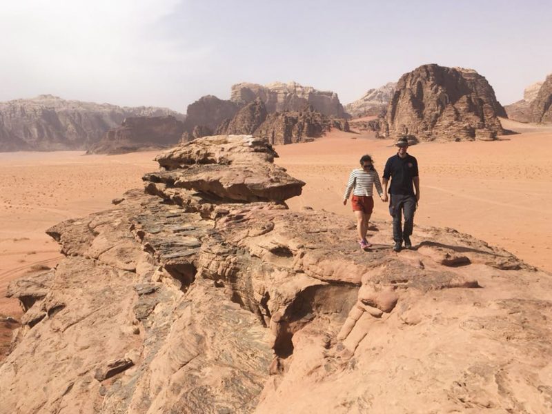 Torbjørn C Pedersen har i dagens  text besök av sin flickvän, tillsammans beger de sig till det fantastiskt vackra Wadi Rum.