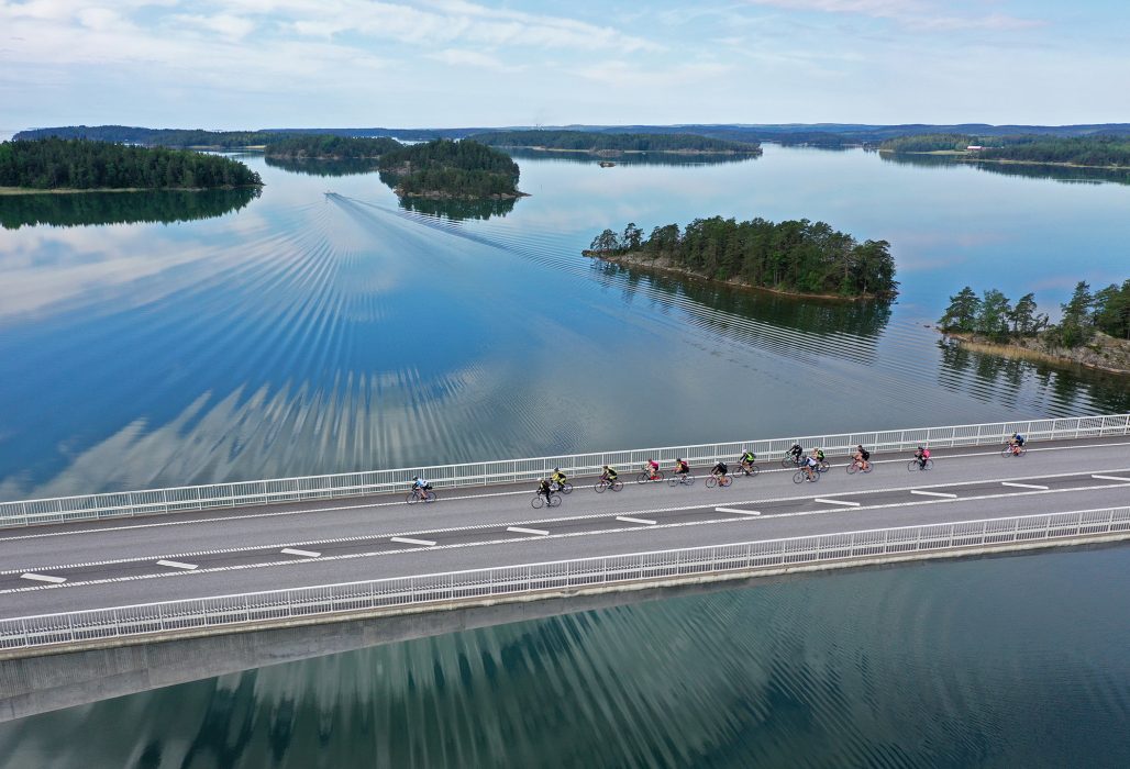 Vätternvårdsförbundet har i stort sett varit okritiska till de stora miljöförstörarna runt Vättern, beroende på att dessa miljöförstörare varit medlemmar i förbundet, skriver Gunnar Lundquist.