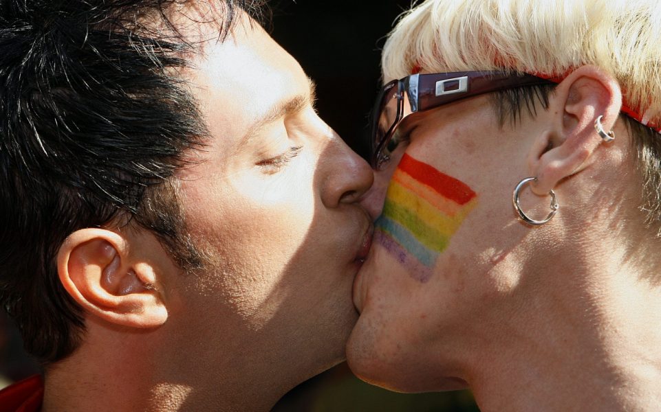 Kyss under tidigare prideparad i Estlands huvudstad Tallin.
