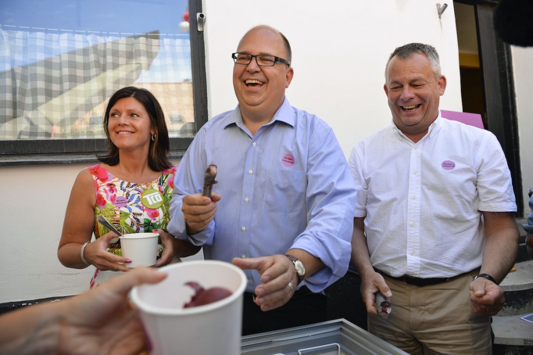 Så här glada var de då, TCO:s dåvarande ordförande Eva Nordmark, LO-basen Karl-Petter Thorwaldsson och Göran Arrius, ordförande för Saco.