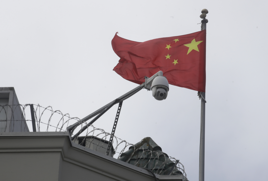 Den kinesiska flaggan över Kinas konsulat i San Francisco.