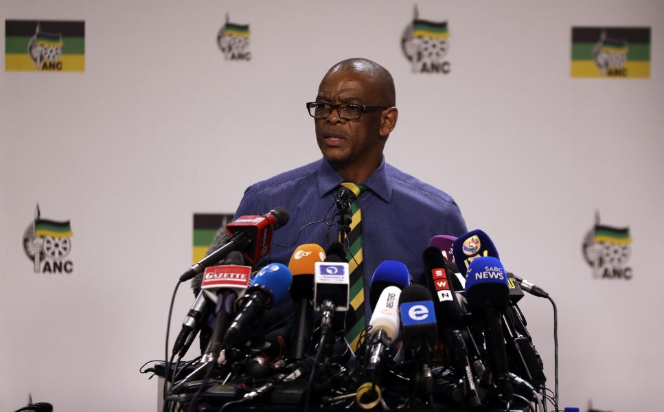 Möjlighet till basinkomst för de mindre bemedlade bör undersökas, anser Ace Magashule, generalsekreterare för ANC.