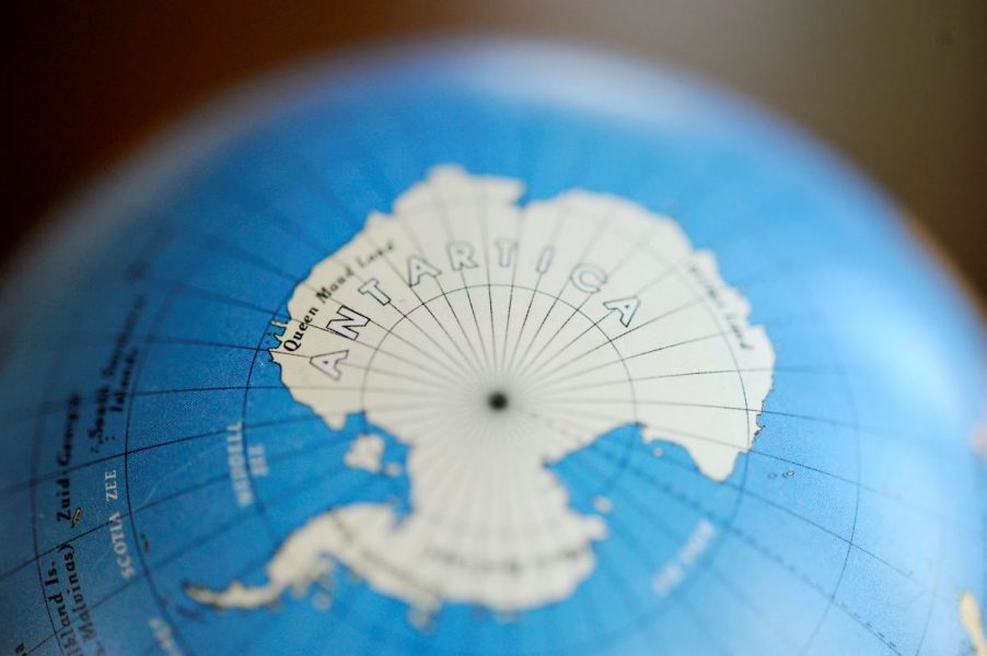 Jordglob som visar Sydpolen.