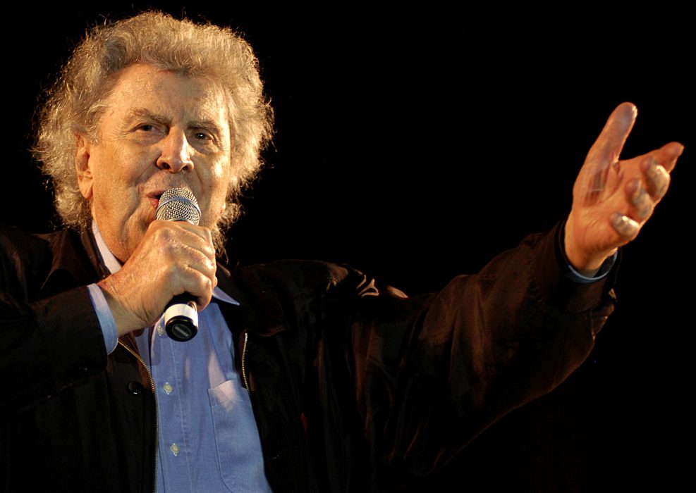 Den grekiske tonsättaren och politikern Mikis Theodorakis fyller 95 år i dag.