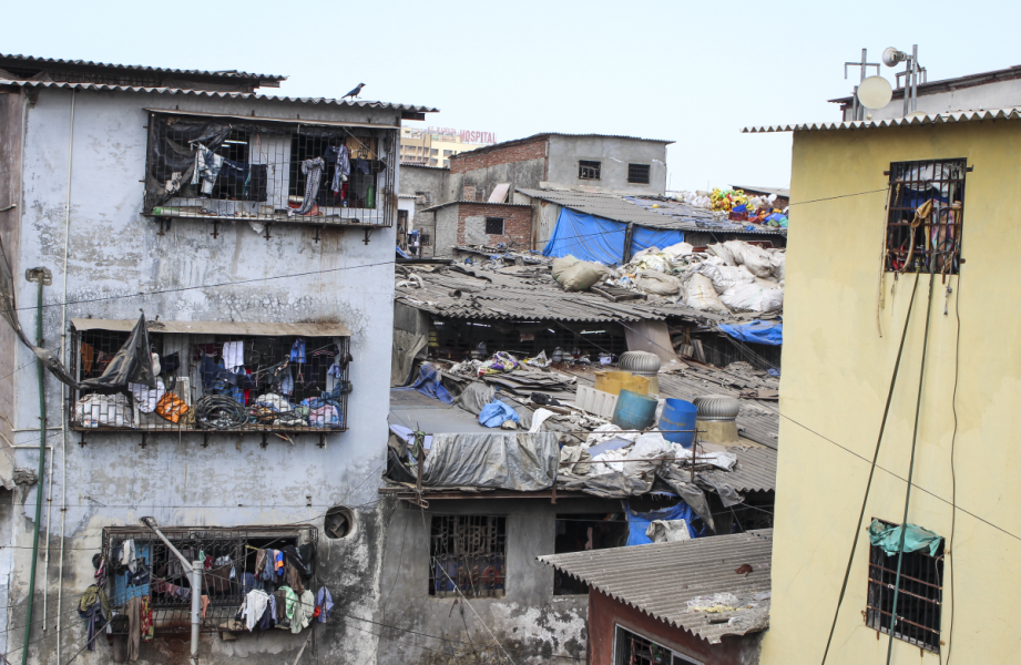 Från ett av staden Mumbais slumområden.