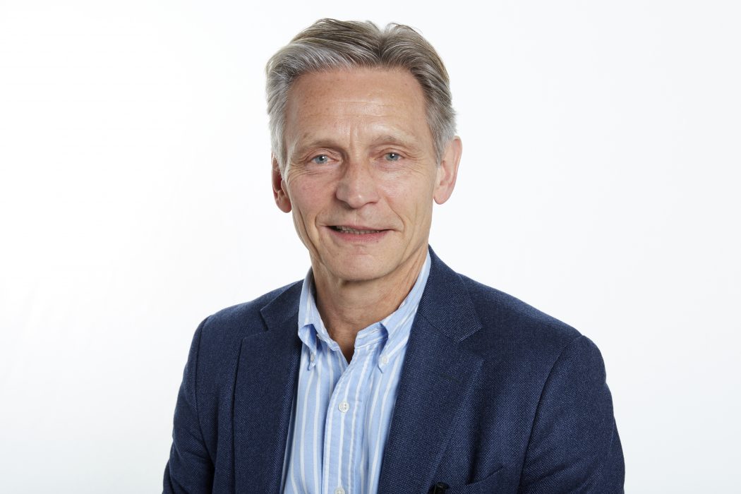Sektionschef Peter Fitger vill uppmana myndigheter och medier att kontakta SKR:s experter snarare än att skicka ut enkäter till kommuner och regioner.