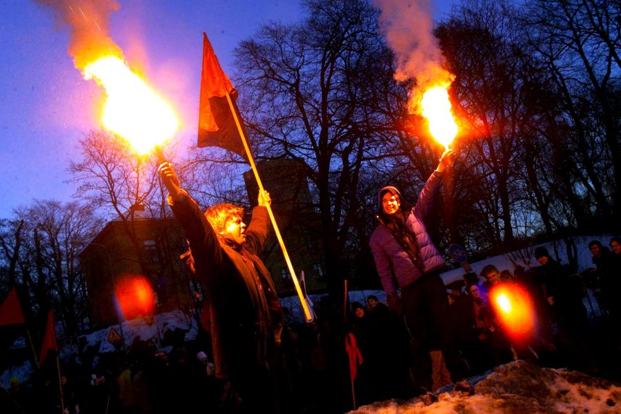 I februari 2003 demonstrerade mer än 20 000 människor i Stockholm mot kriget i Irak.