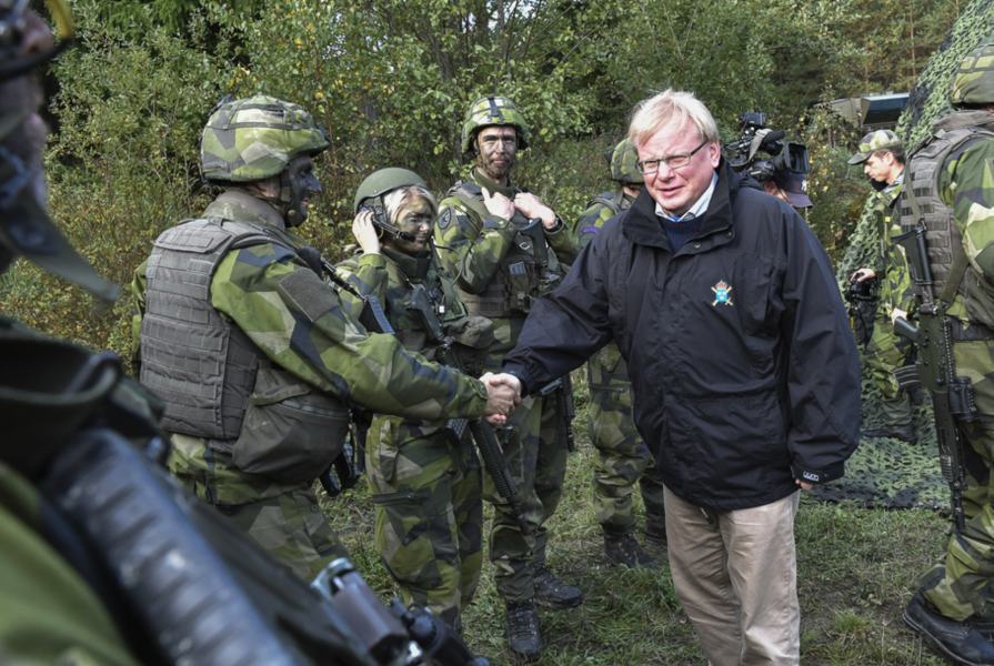 Sverige och Finlands försvarssamarbete fördjupas ytterligare med ett värdlandsstödsavtal, enligt Sveriges försvarsminister.