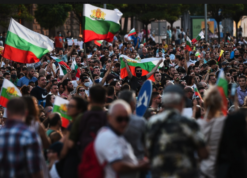 Demonstranter under helgens protester i Bulgariens huvudstad Sofia.