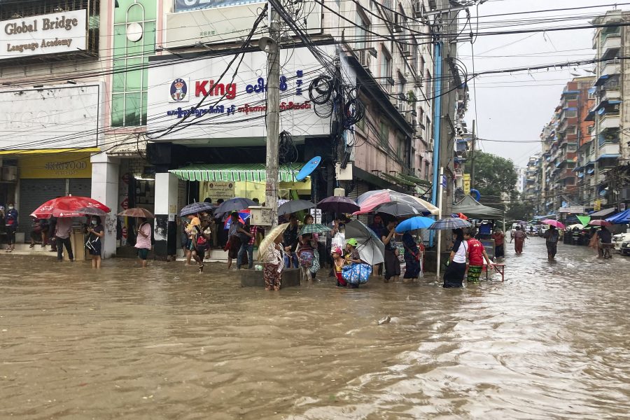 Samtidigt som militären attackerar etniska minoriteter i Myanmar har andra delar av landet drabbats av översvämningar.