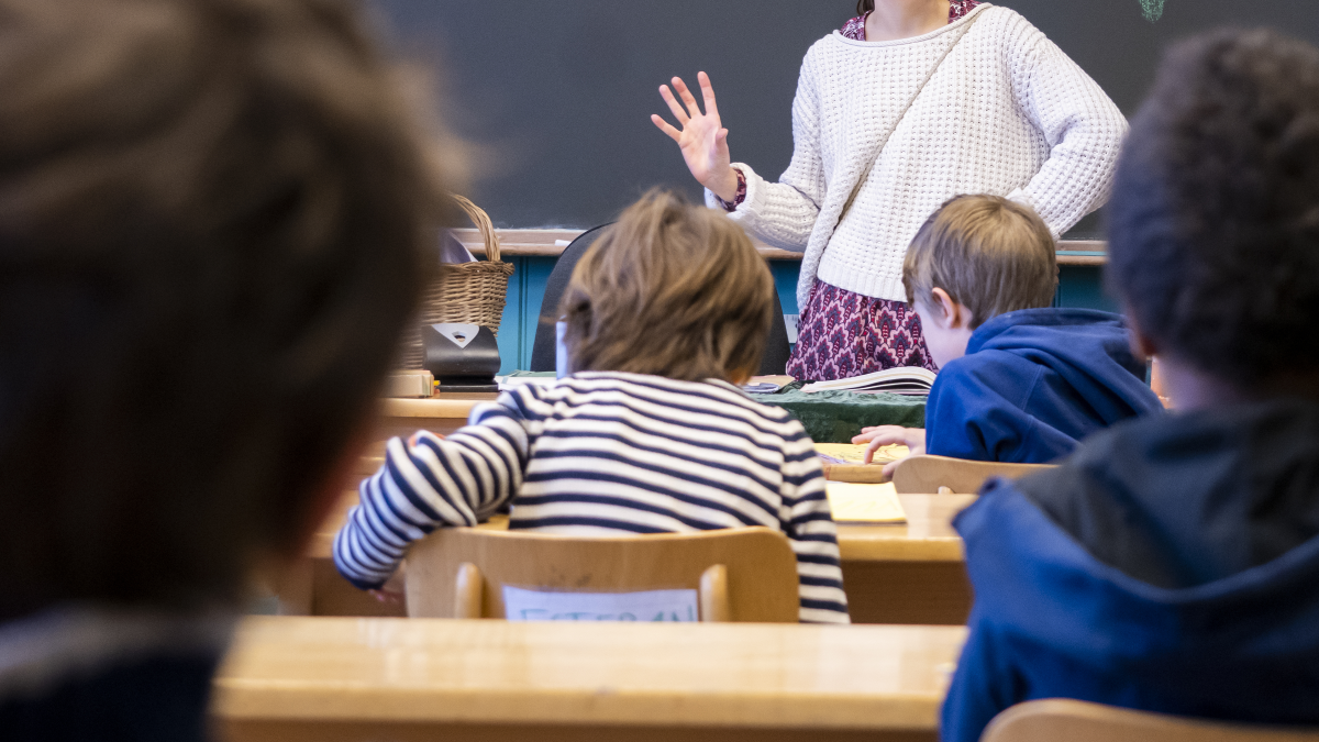 Skolor som vill införa betyg från årskurs fyra får vänta.