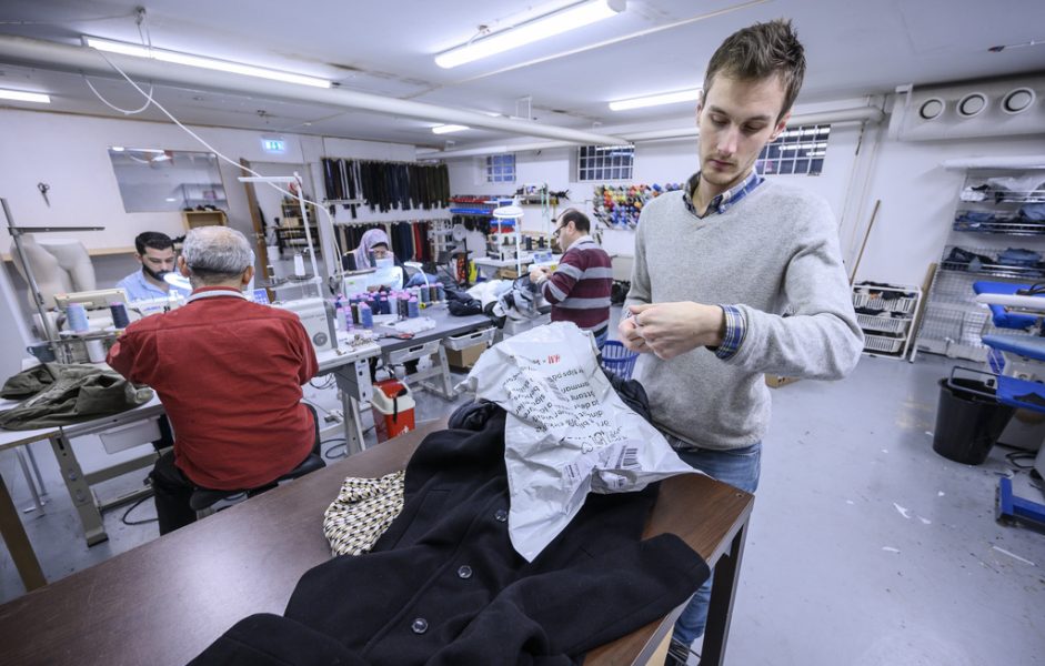 Företaget Repamera i Malmö reparerar och anpassar kläder.