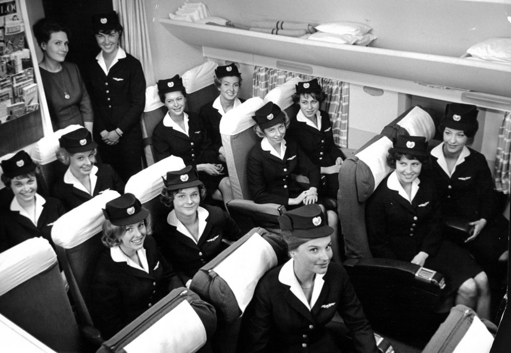 Sommarsvalor kallades de sommarvikarierande flygvärdinnorna på SAS när den här bilden togs 1964 – när nöjesflygandet hade en framtid.