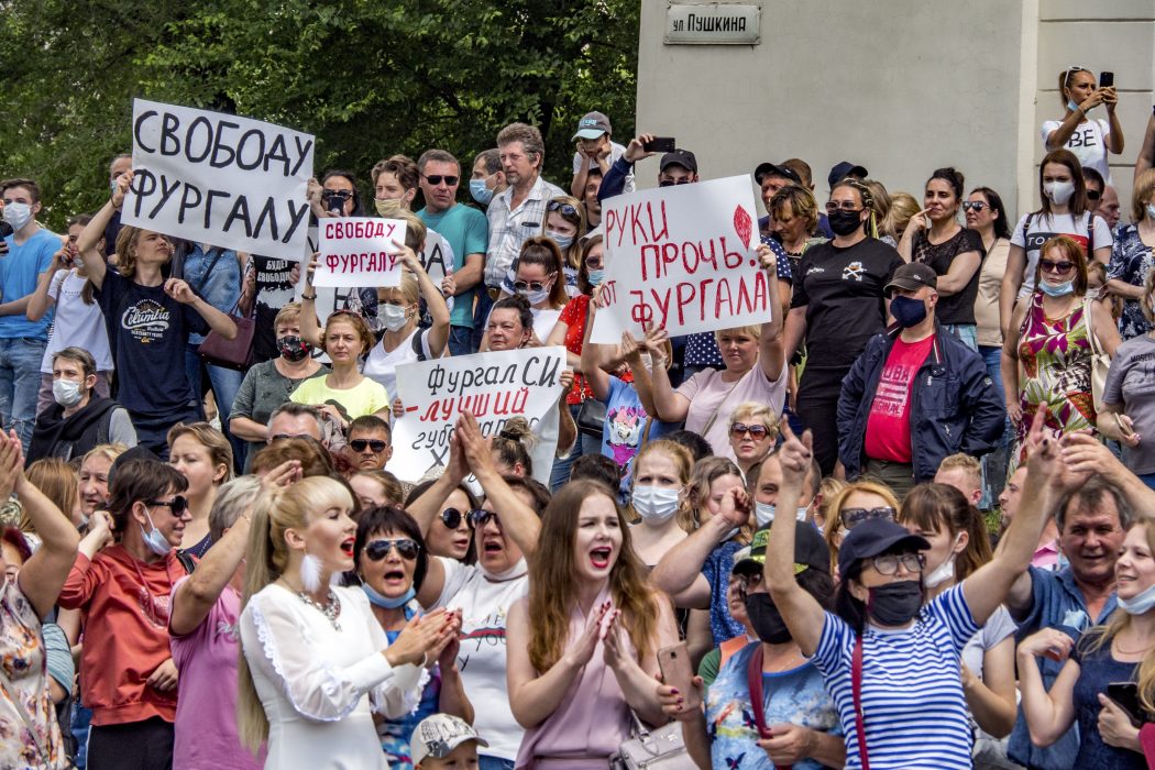 Protester mot det man uppfattar som en politisk skenrättegång i Chabarovsk i östra Ryssland.