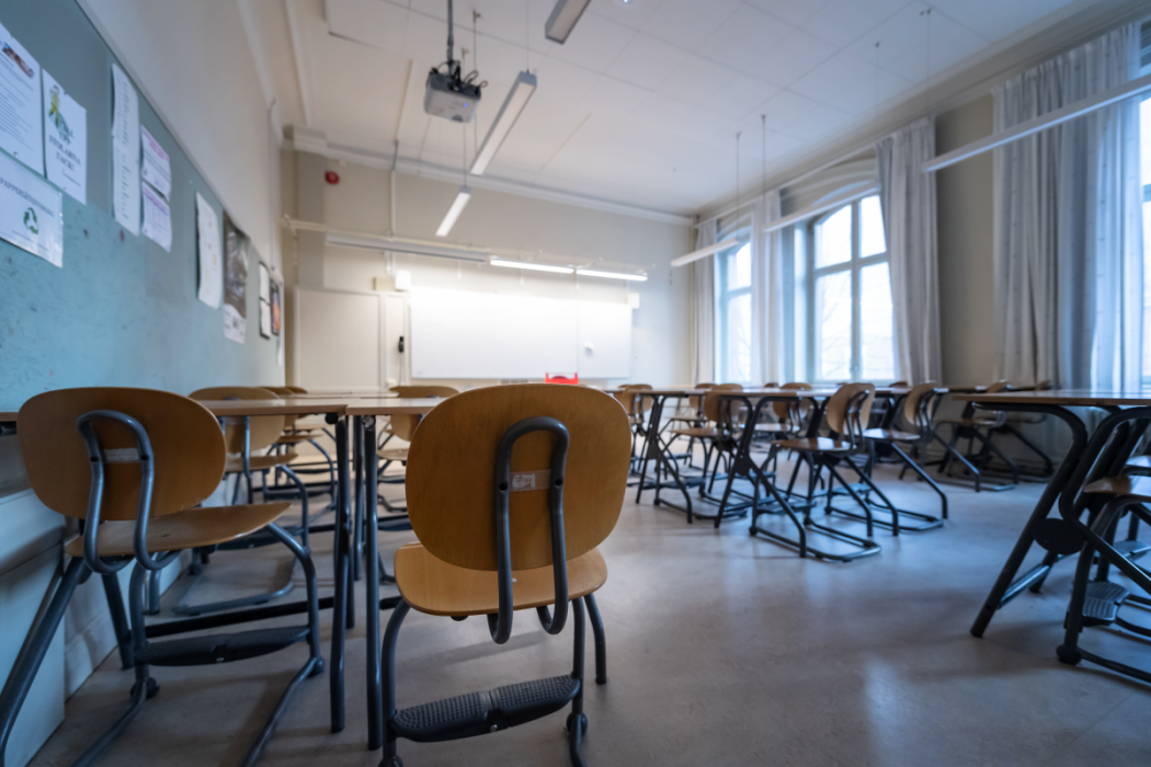 Tidspress och stort arbetstryck för lärare kan göra att de missar mobbning bland elever.