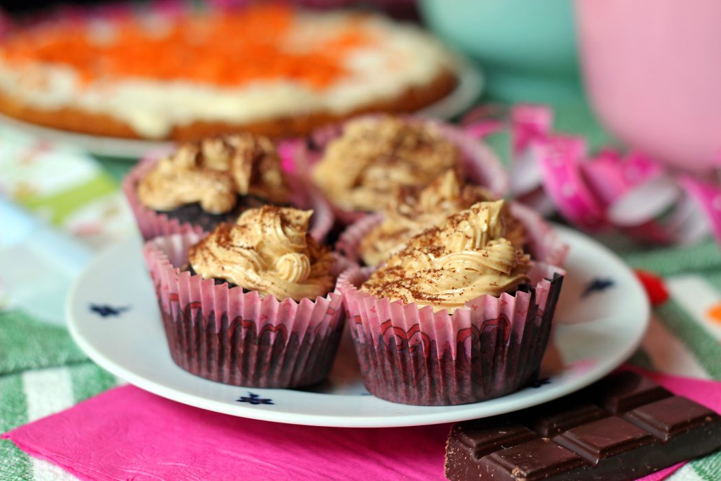 Muffins med frosting blir lätt barnens favorit på kakbordet.