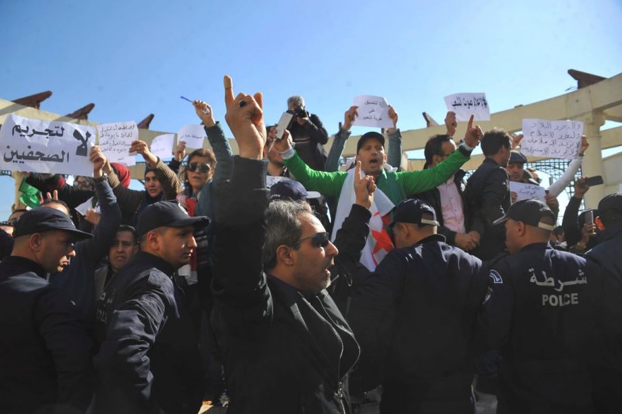 Algeriska journalister demonstrerar mot den undermåliga pressfriheten i landet 2019.