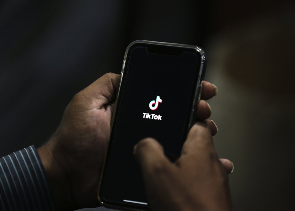 Vita huset har sagt att Tiktok riskerar att kunna användas som spionverktyg av Kinas regim och Donald Trump har hotat med ett totalförbud.