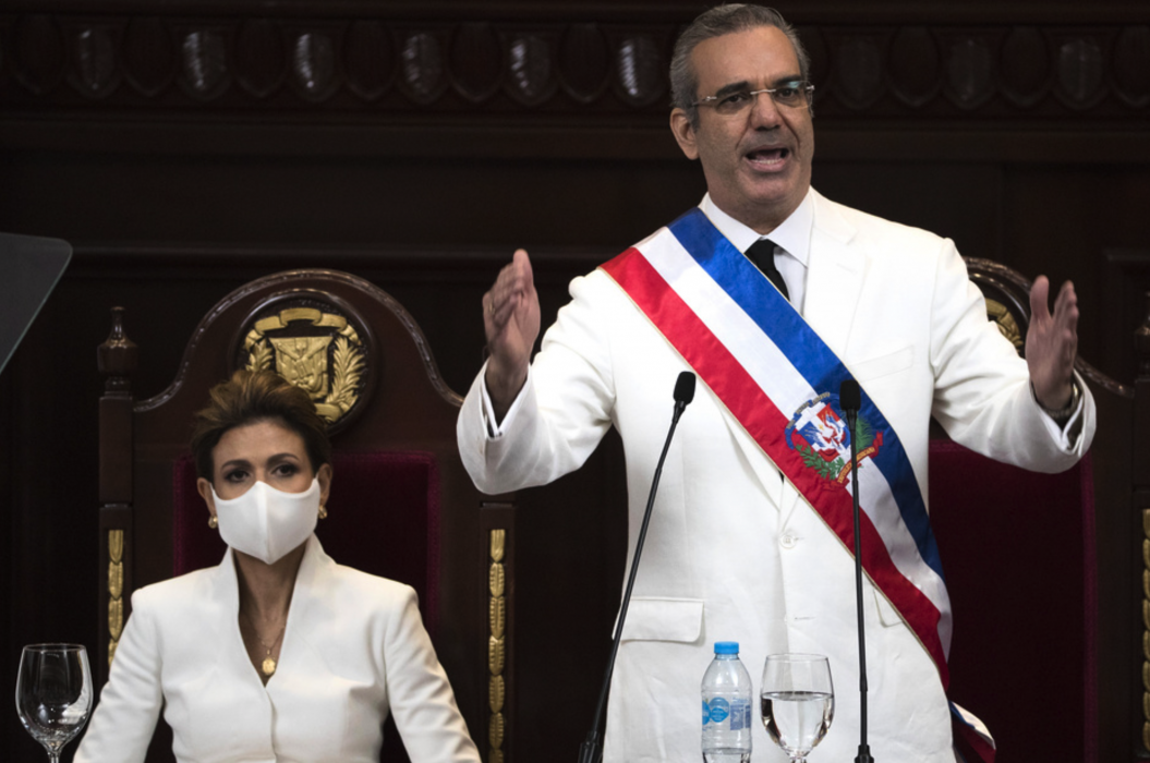 Luis Abinader under sitt installationstal i Dominikanska republikens huvudstad Santo Domingo.