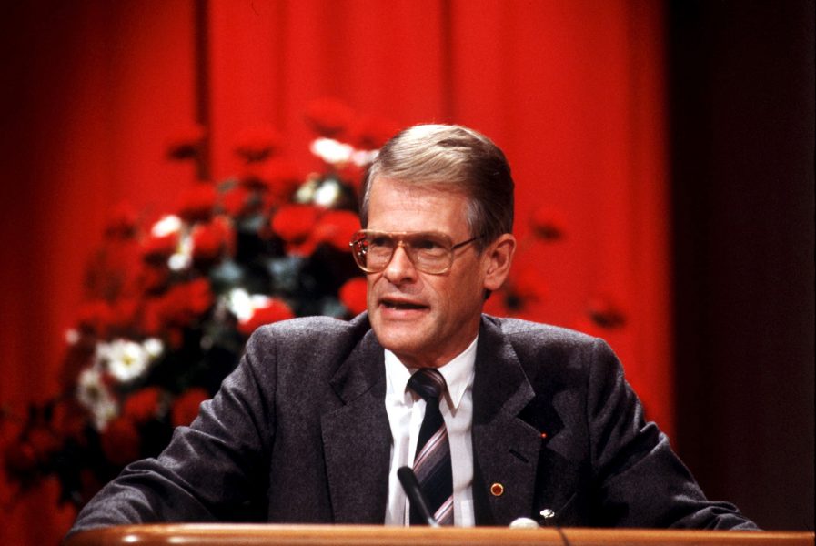 I dag för 25 år sedan meddelande statsminister Ingvar Carlsson sin kommande avgång.
