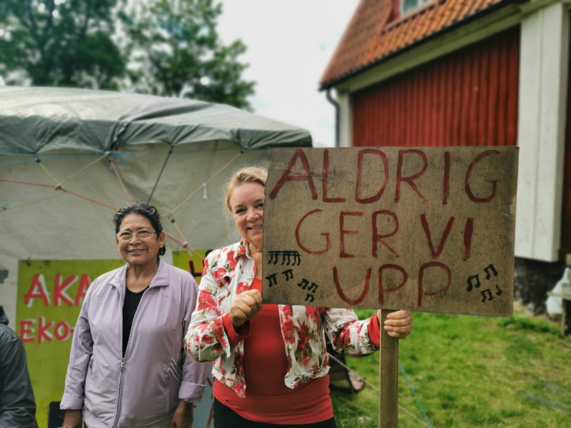 Luisa Mosqueira och Anita Karp är några av dem som kämpar för stadsodling vid Hästa gård i Stockholm.