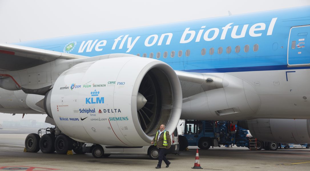 Flygbolaget KLM fälldes nyligen av den nederländska myndigheten Advertising code committee för en reklamkampanj där de angav att de flyger med ”upp till 50 procent” biobränsle i tanken – medan den verkliga siffran låg på 0,2 procent.