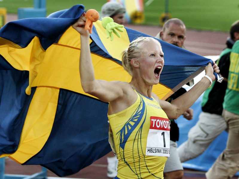 Carolina Klüft vann guldet i damernas sjukamp efter ett dramatiskt avslutande 800-meterslopp i Helsingfors 2005.