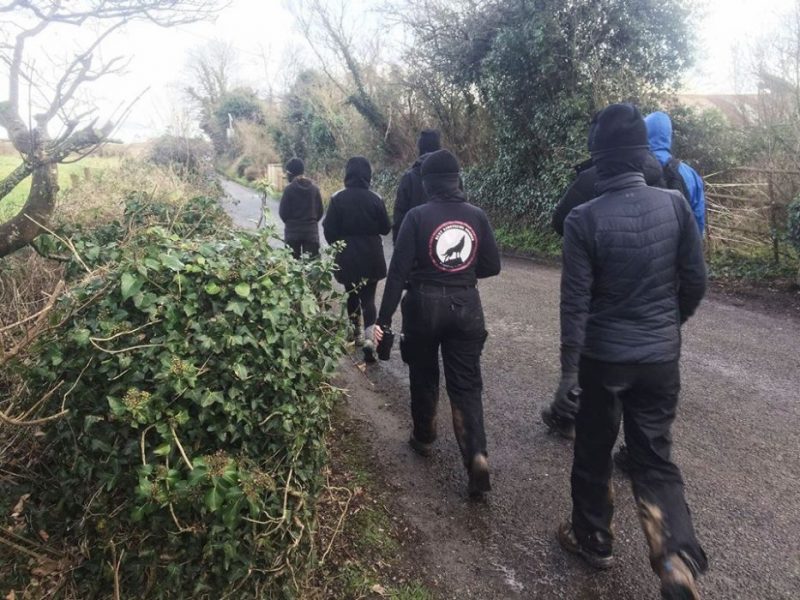 Medlemmar i en av de grupper som pekas ut som våldsbejakande i Brå:s nya rapport, Hunt saboteurs Sweden.