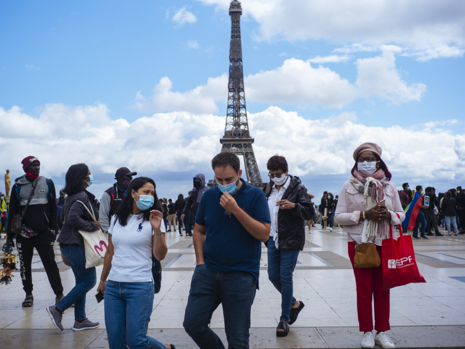 Munskydd är nu obligatoriskt i den franska huvudstaden Paris.
