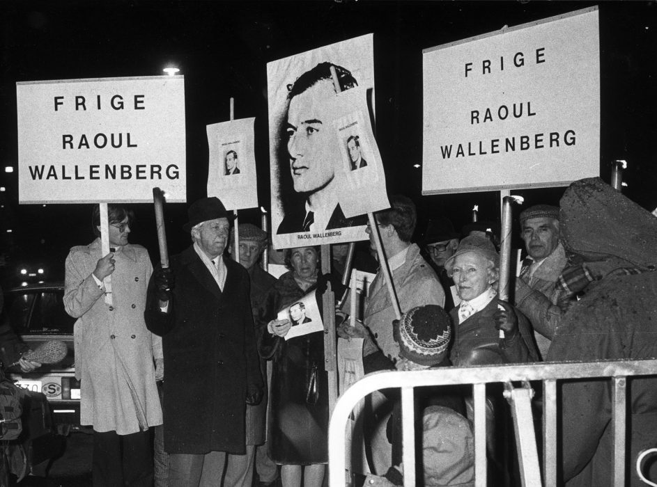 Demonstrationer 1981 utanför Sovjets ambassad med krav på att Raoul Wallenberg skall släppas fri.
