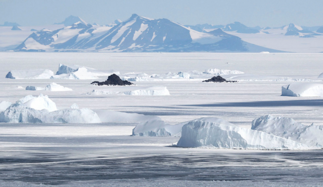 Antarktis istäcken "stöttas upp" av shelfisen vid kontinentens kuster.