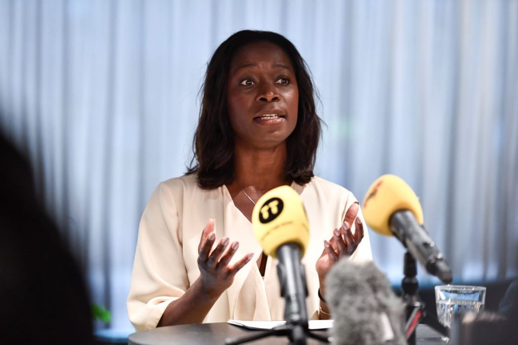 Liberalernas partiledare Nyamko Sabuni vill se en satsning på två miljarder per år i utsatta områden.