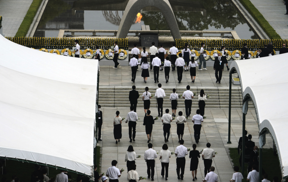 Årets minnesceremoni i Hiroshimas Peace Memorial Park var coronaanpassad och med färre deltagare än normalt.
