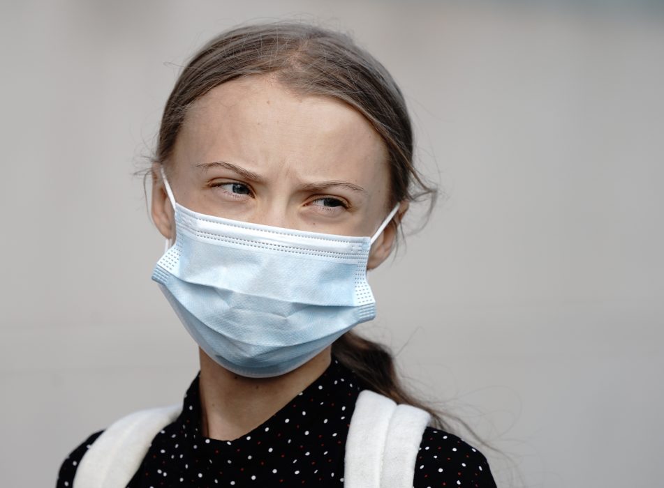 Greta Thunberg anländer till mötet med Angela Merkel i Berlin.