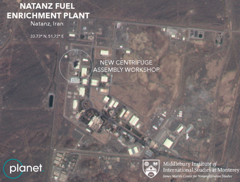 Satellitbild tagen i den 3 juli som uppges visa den byggnad som dagen före eldhärjades vid kärnenergianläggningen i Natanz i Iran.
