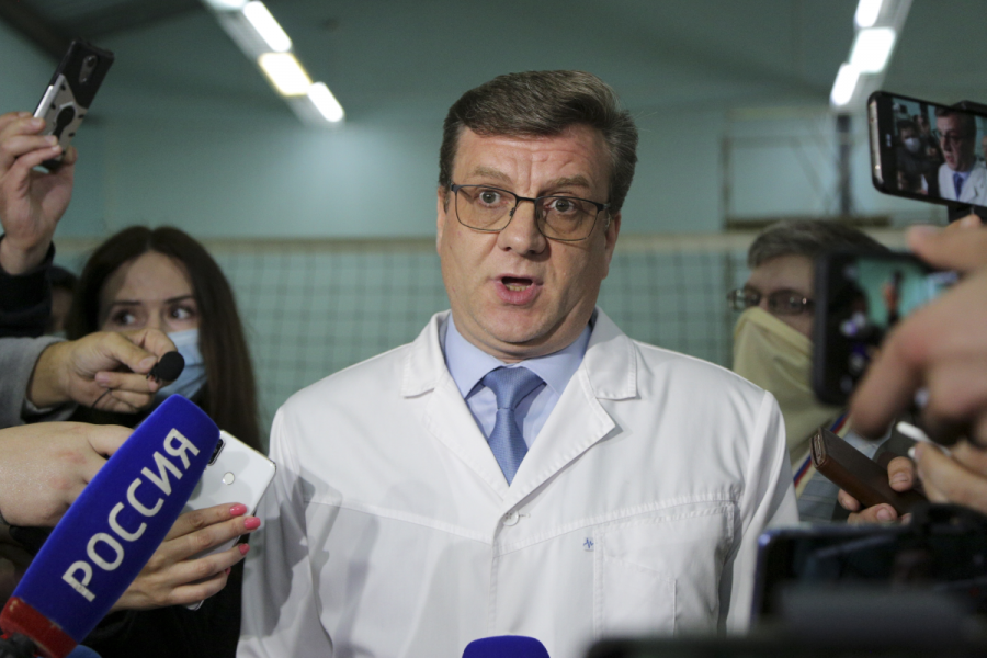 Alexander Murachovskij, chefsläkare vid sjukhuset i Omsk, under ett uttalande inför medier i fredags.