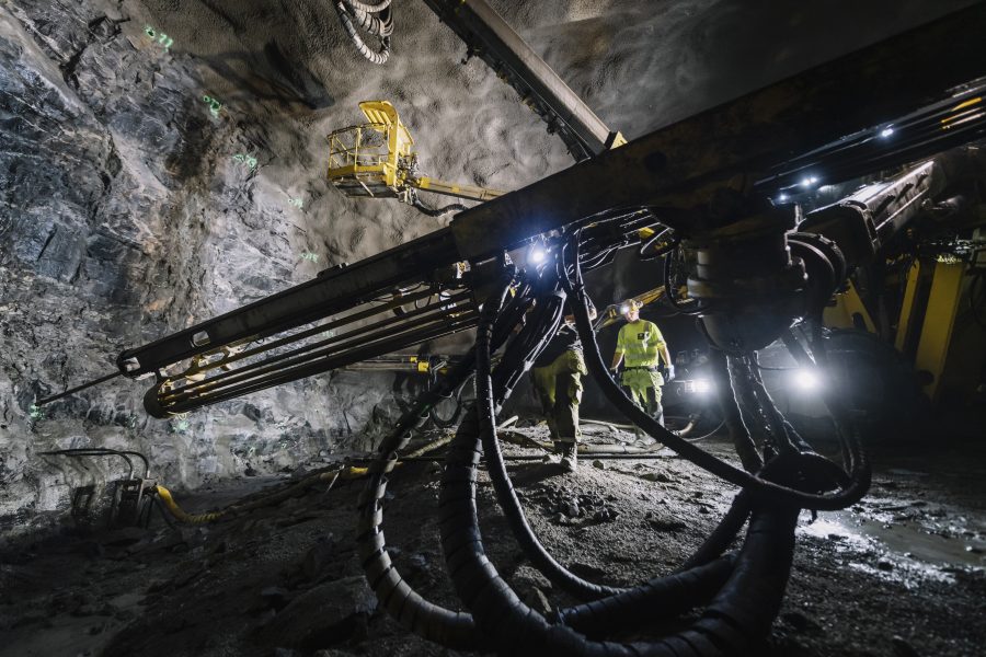 Att borra tunnlarna till Förbifart Stockholm har visat sig vara svårare än man trott.