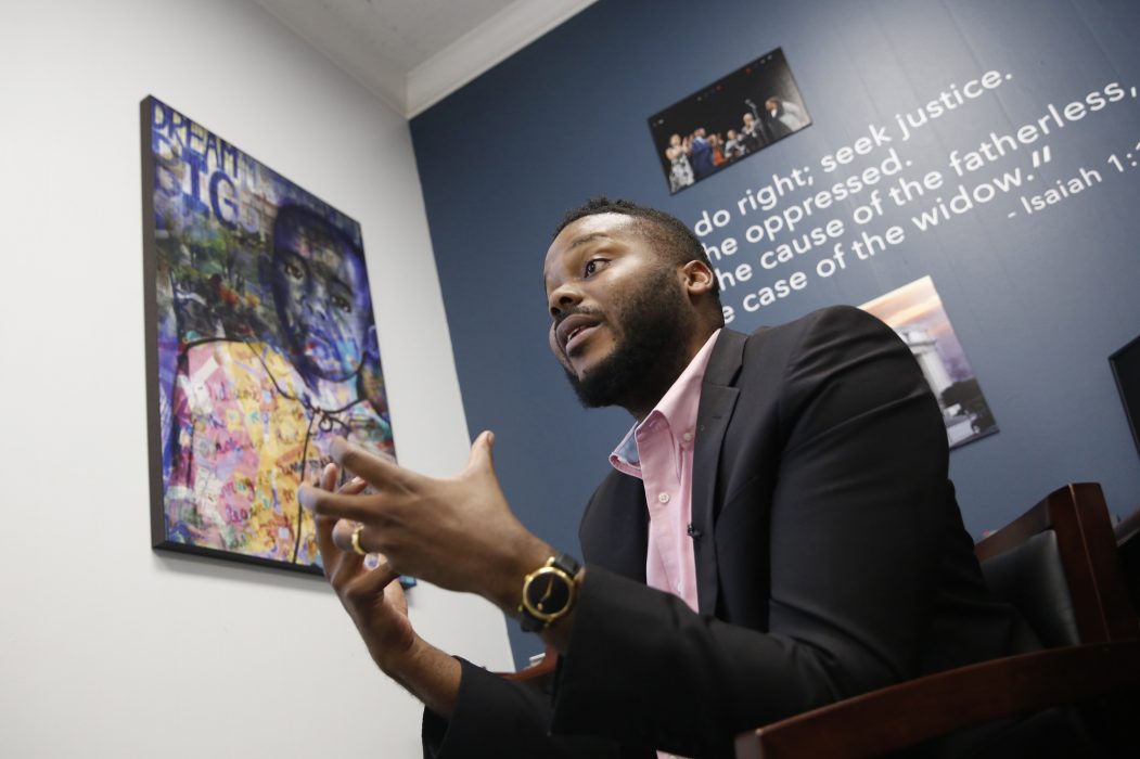 Stocktons borgmästare Michael Tubbs vill ha permanenta lösningar med garanterad inkomst.