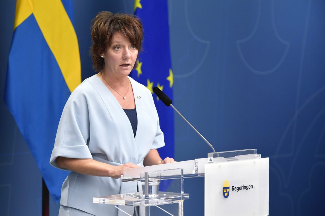 Matilda Ernkrans, minister för högre utbildning och forskning, öppnar för att ett begränsat högskoleprov ska bli möjligt i höst.